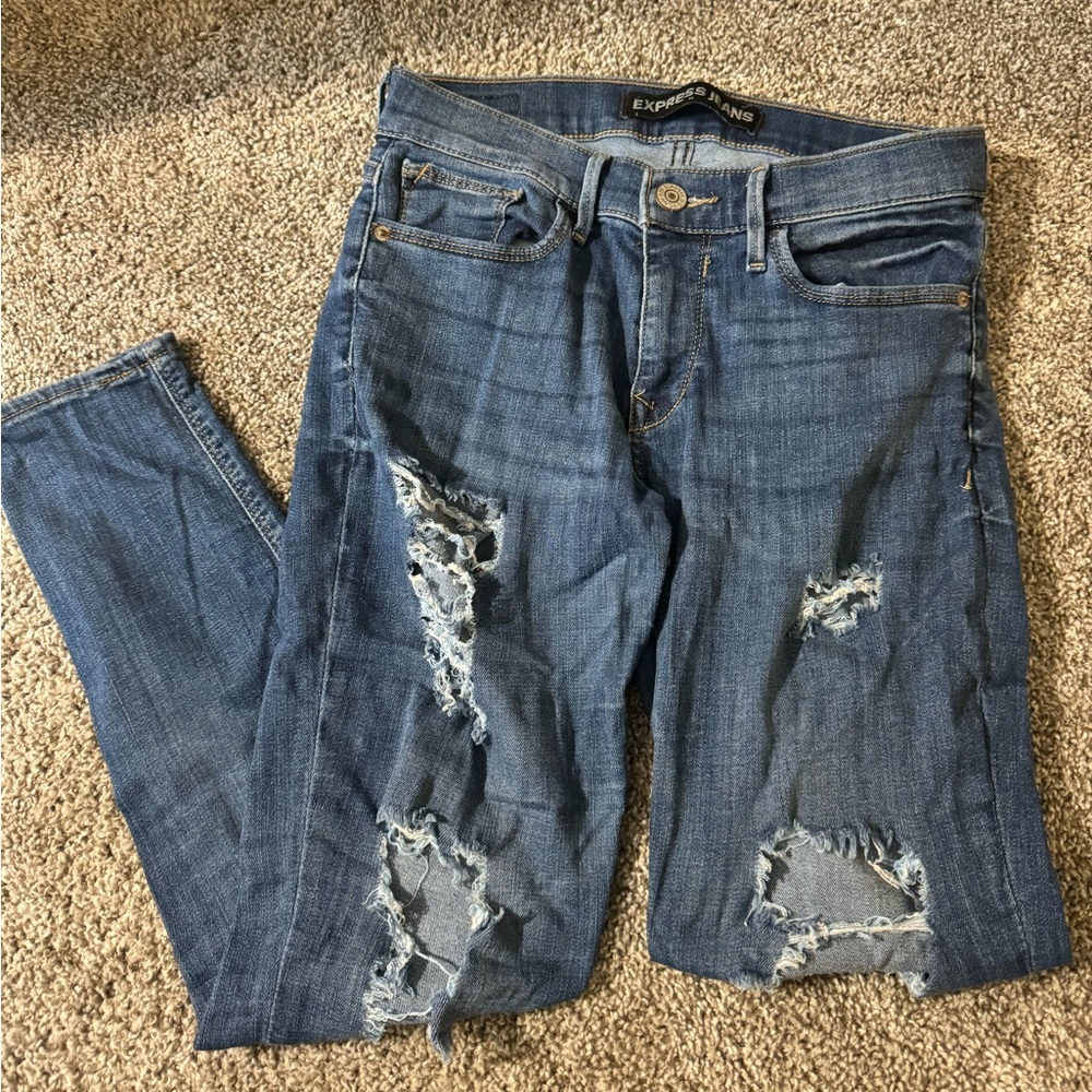 Ripped skinny pants